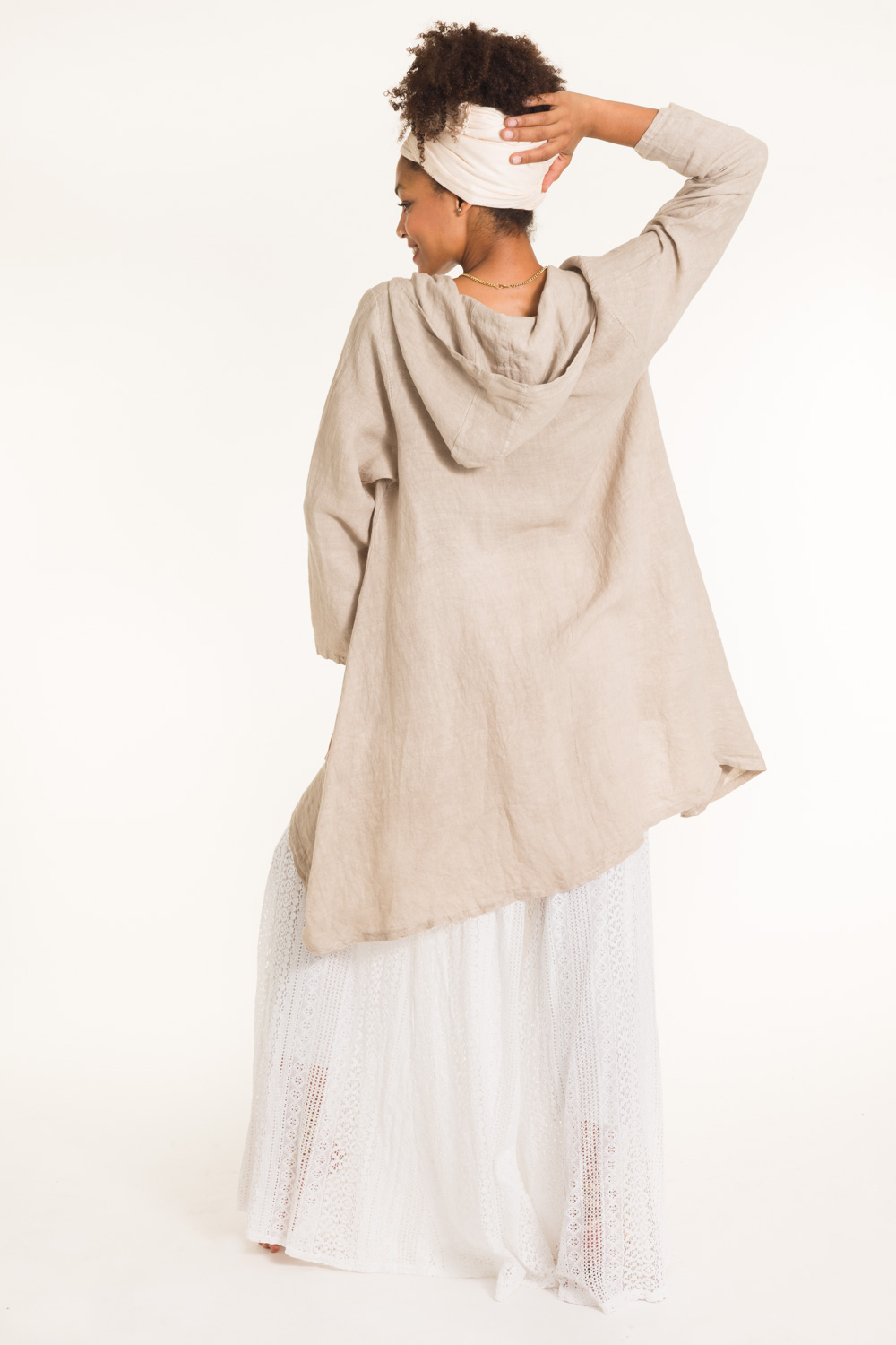 11-beige-b- chaqueta lino con capucha