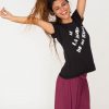 Camiseta con frase Negra, soy la mujer de mi vida