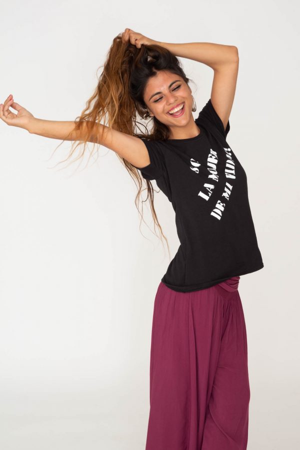 Camiseta con frase Negra, soy la mujer de mi vida